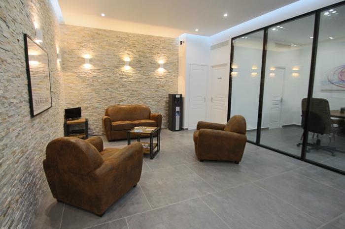 attente decoration agence immobiliere orly