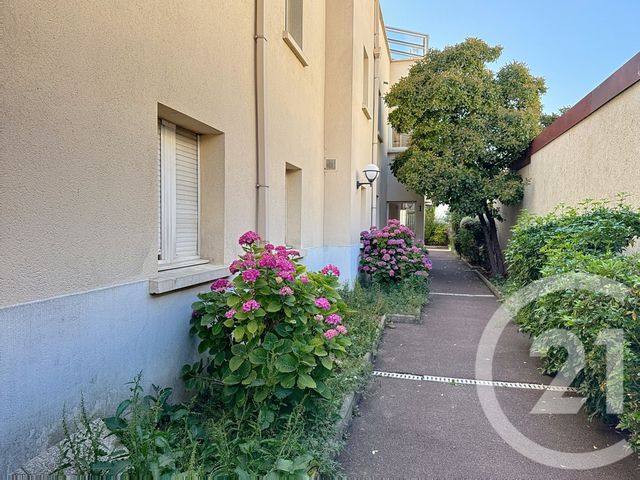 Appartement F2 à vendre - 2 pièces - 43.81 m2 - CHOISY LE ROI - 94 - ILE-DE-FRANCE - Century 21 A.A.R.S. Immo