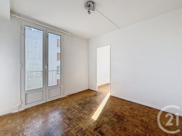 Afficher la photo en grand Appartement Studio à vendre - 1 pièce - 29.0 m2 - THIAIS - 94 - ILE-DE-FRANCE - Century 21 A.A.R.S. Immo