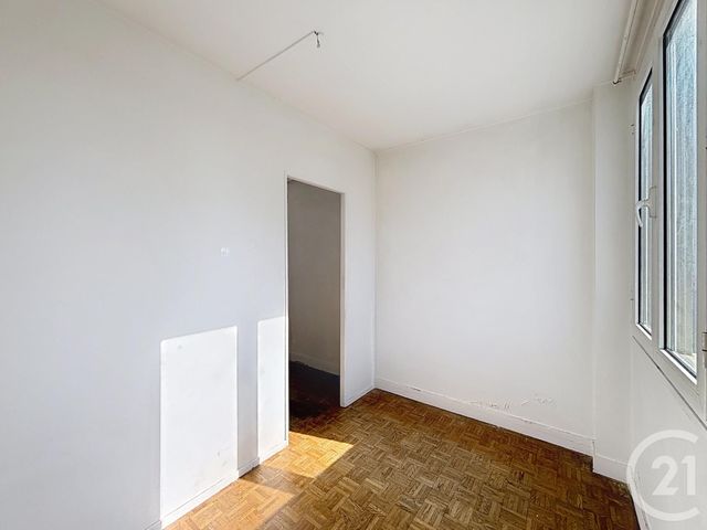 Afficher la photo en grand Appartement Studio à vendre - 1 pièce - 29.0 m2 - THIAIS - 94 - ILE-DE-FRANCE - Century 21 A.A.R.S. Immo