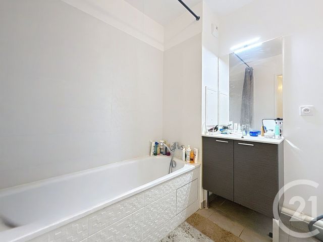 Appartement F3 à vendre - 3 pièces - 59.2 m2 - THIAIS - 94 - ILE-DE-FRANCE - Century 21 A.A.R.S. Immo