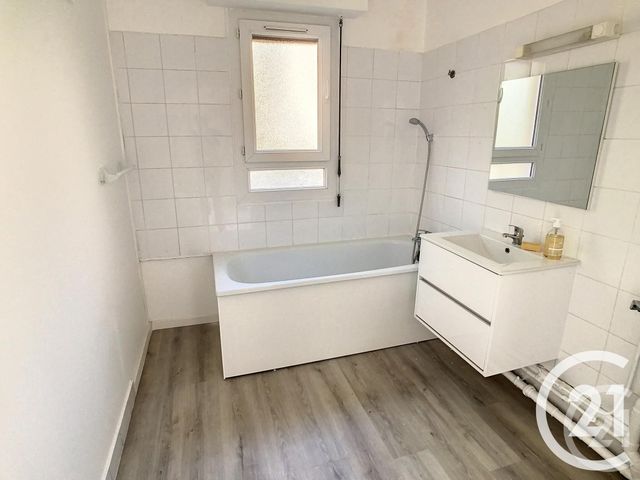 Appartement F3 à louer - 3 pièces - 65.52 m2 - THIAIS - 94 - ILE-DE-FRANCE - Century 21 A.A.R.S. Immo