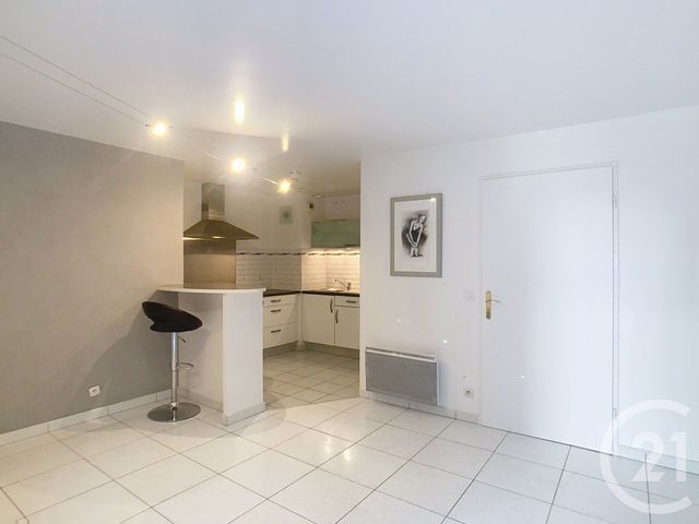 Appartement à vendre - 2 pièces - 41.4 m2 - THIAIS - 94 - ILE-DE-FRANCE - Century 21 A.A.R.S. Immo