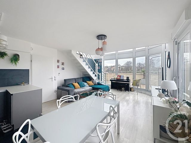 Appartement Duplex à vendre - 5 pièces - 98.18 m2 - VILLENEUVE LE ROI - 94 - ILE-DE-FRANCE - Century 21 A.A.R.S. Immo