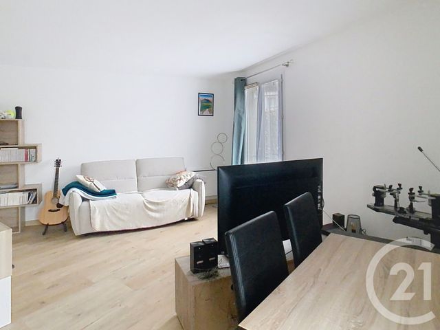 Appartement F2 à louer - 2 pièces - 42.59 m2 - THIAIS - 94 - ILE-DE-FRANCE - Century 21 A.A.R.S. Immo