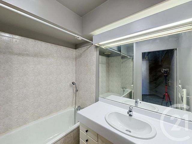 Appartement F1 à louer - 1 pièce - 31.65 m2 - THIAIS - 94 - ILE-DE-FRANCE - Century 21 A.A.R.S. Immo