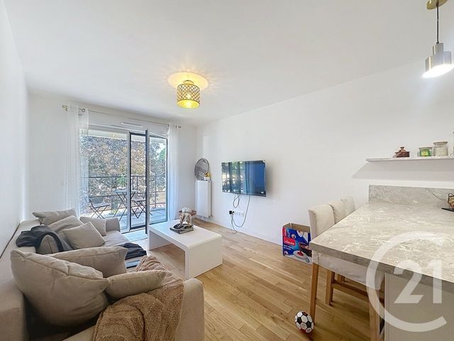 Appartement F2 à louer - 2 pièces - 42.9 m2 - THIAIS - 94 - ILE-DE-FRANCE - Century 21 A.A.R.S. Immo