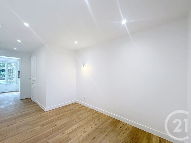 Appartement F2 à louer - 2 pièces - 33.46 m2 - THIAIS - 94 - ILE-DE-FRANCE - Century 21 A.A.R.S. Immo